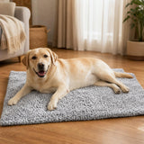 TALLA_L: Perro labrador grande tumbado sobre la manta térmica autocalentable CozyPaws talla L